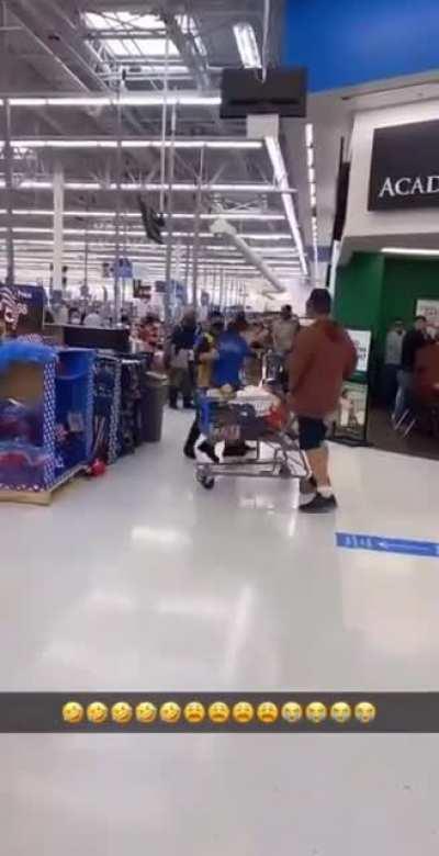 Walmart in Inglewood buggin😆