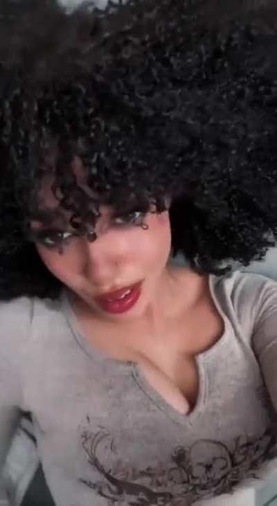 Samira (@somedaysamira)