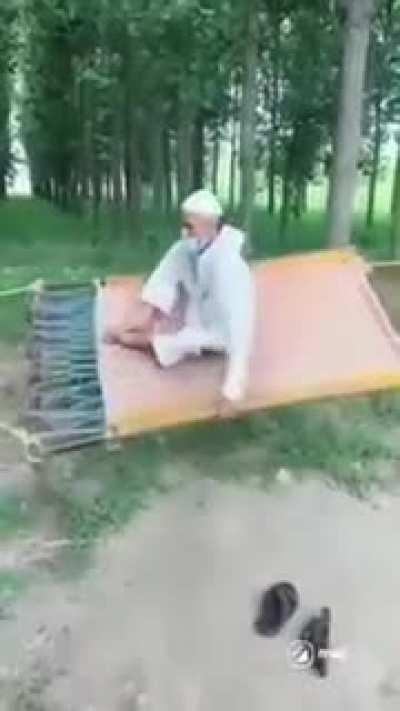 Angry Mulla Ready for a blast..