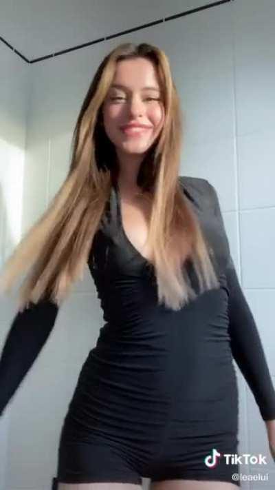 Nice cleavage 😍🤤 Pt.4