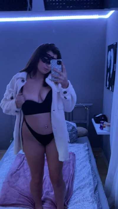 Deleted because someone said I was ugly... reuploaded because I love myself 😊