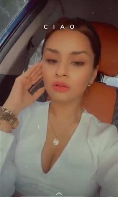 Avneet kaur deep cleavage 😍🔥