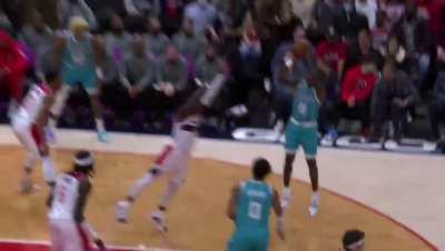 [Highlight] Rozier with the filthy yoyo-stepback on Holiday