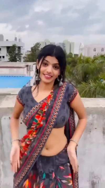 What's this hotties name