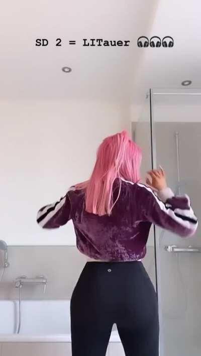 BoltedOnBooty - Video #7450