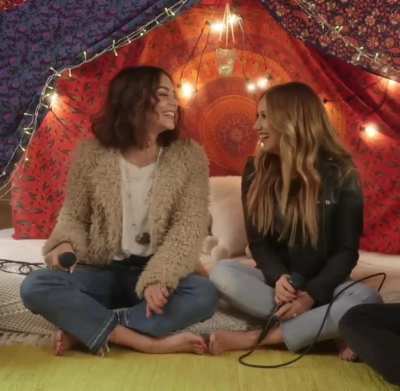 Vanessa Hudgens & Ashley Tisdale