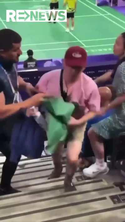 Least triggered average zhongguo citizen. His social credit score be like 📈 