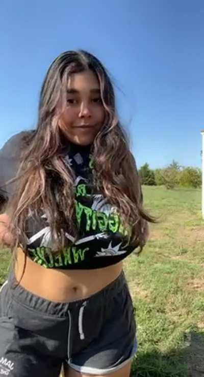 Do you like to fuck Latinas raw?