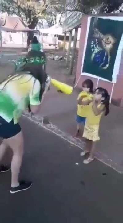 Ты кого перегудеть вздумала? Да я тебя сама перегудую