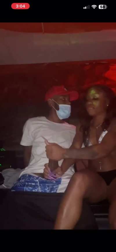 Public handjob in the club … 