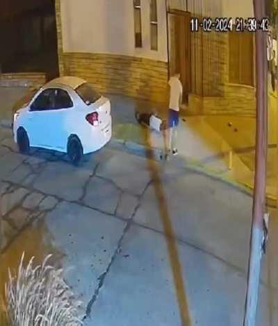 San Justo: Padre e hijo policías presenciaron un intento de robo a una pareja y repelieron a los delincuentes a los tiros