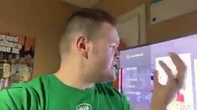 Não assistem esse anime 😠