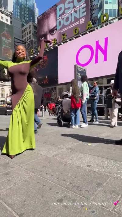 Halle in Times Square | IG story (4.8.26)