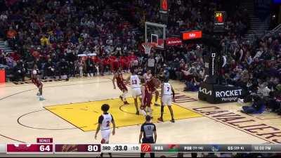 [Highlight] Mobley takes the ball from Lavine as he gets his fifth block of the night!