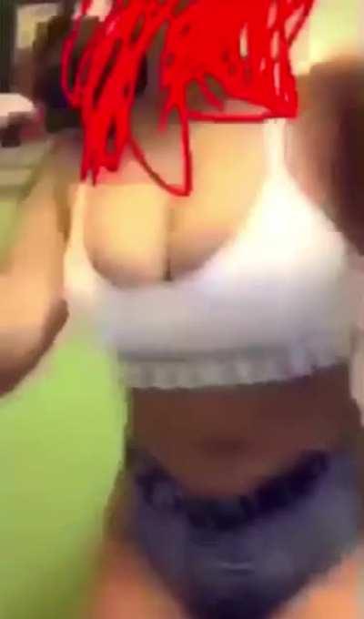 Apparently she sent this to some dude 😂