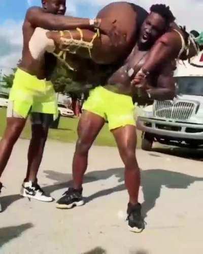 The strongest men 🙄