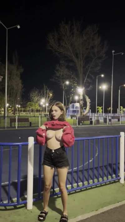 The whole neighborhood is having a great view everyday