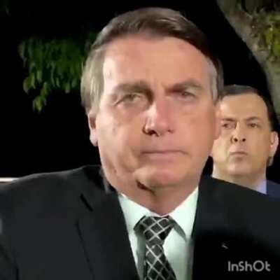Bolsonaro triste pela possivel derrota de seu senpai.
