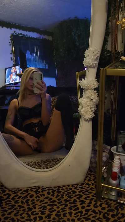 I love cumming – your new favorite smiling blonde