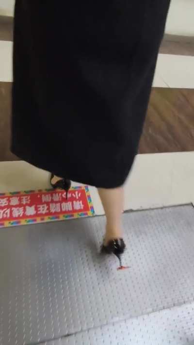 Look at that little decoration on my heel