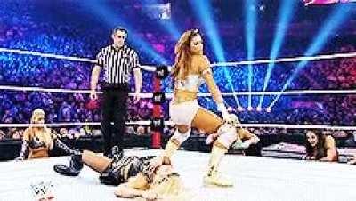 Eve Torres showing Beth Phoenix what a true Divas should be like