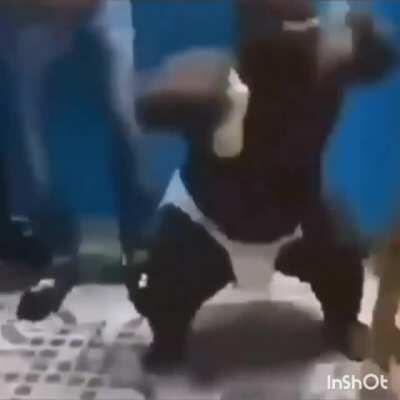 Sedo agam kulübde istila ediyor, cenk veriyor.