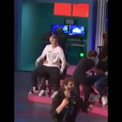 Podemos apreciar que mangel manda en la relacion (no tienen relacion es solo joda)