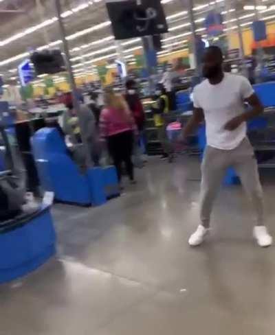 bRUtAl atTAcK CauGHt oN vIdeO As onLoOkERs dO NOtHinG