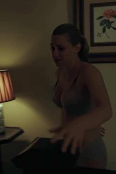 Lili Reinhart.