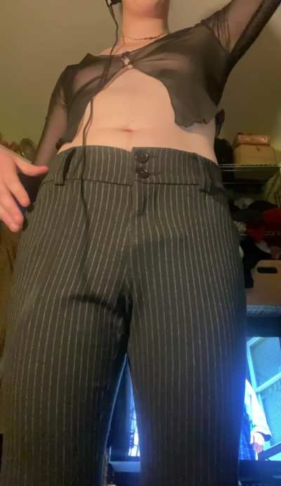 mommys pants were too tight she needed to take them off 🤭