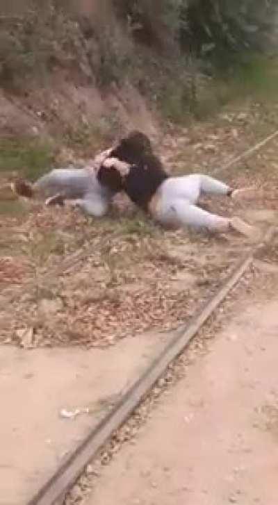 Las pibas a la salida de la escuela