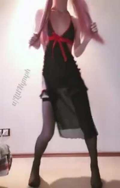 Stockings and dress .. what could be more cute :3