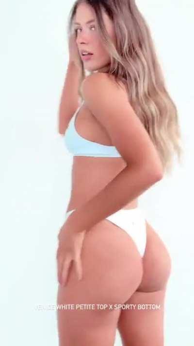 Annabella Lorino (@AnnabellaLorino)