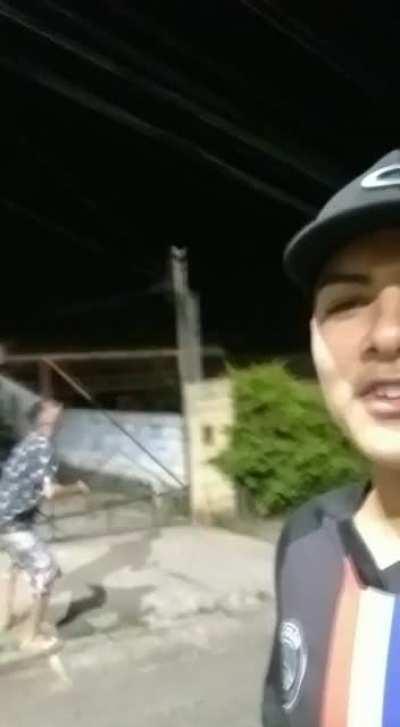 Cabando com a luz do bairro