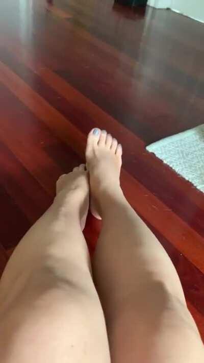 Chilling in my living room showing off my feet 👣