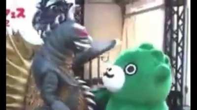 Chibi Godzilla being chatty while Gigan taps his head with some Half life sound
