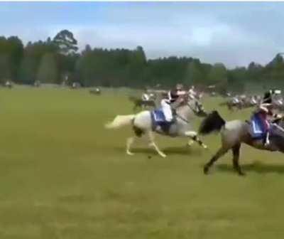 Как выглядят войска при атаке которые не успел улучшить до актуальной эпохи.