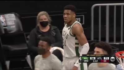 [Highlight] Giannis returns to the bench
