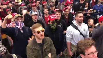 This message is probably the one thing Democrats and MAGA nation can totally agree on