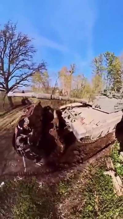 Ruzzian denfense pyramids beware the Challenger  2 tanks are evolving.