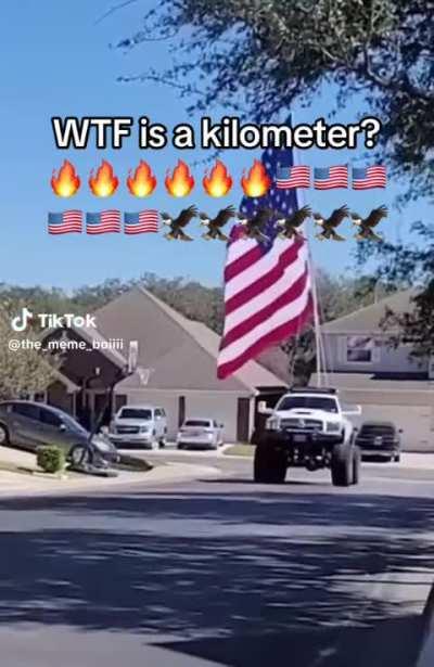 👨🏿‍🦲🐕👈👮‍♂️