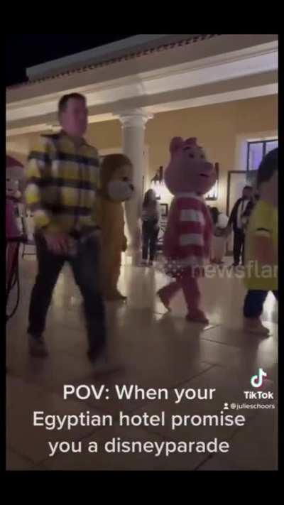 Sheikh Fafour and Farfoutte being marched to the gallows for treason