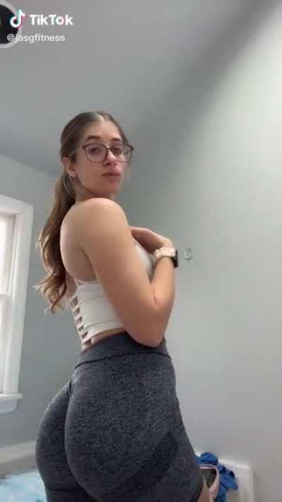 Jasmin (@jasgfitness) [TikTok]
