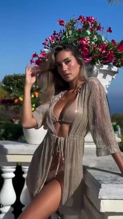 'Living La Dolcessa Vida - sun on skin, salt in the air, and all your next vacation and poolside looks, covered.' - IG April 2026