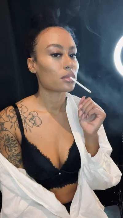 Come join me for some naughty smoking fun 🚬 😈 OF link in the comments 👇