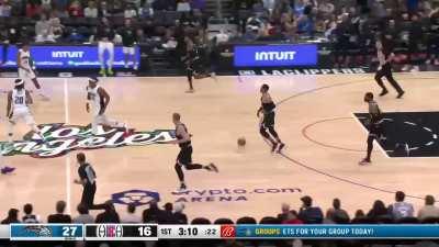 [Highlight] Markelle Fultz showcases incredible handles, and finishes with a sweet layup