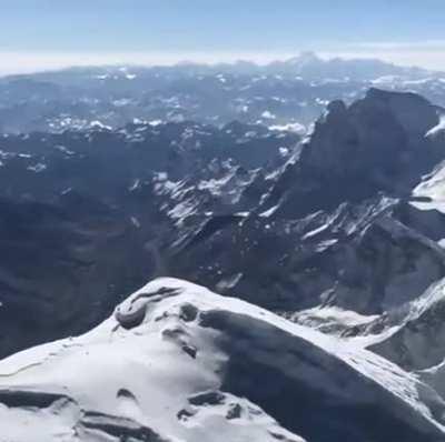 Невероятный вид на 360 градусов с вершины Эвереста в ясный день. Предоставлено:Ben M Jones