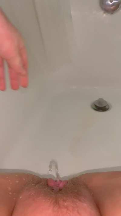 Mixing my two favourite things, peeing and fisting 🤤