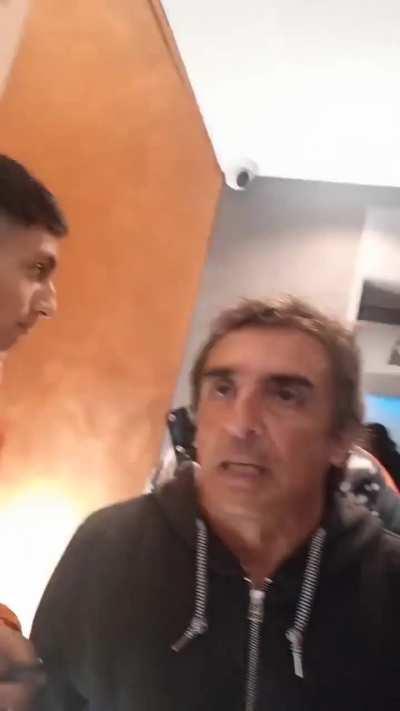 Supuestamente le dieron una paliza a este tipo por lo que le dice a Woz