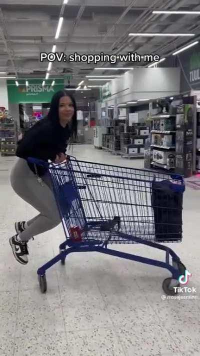 I'd be following right behind her @rrosajasminn